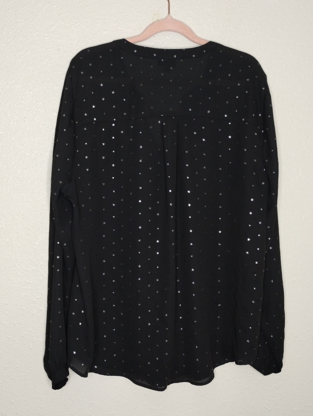 Torrid Black Silver Stars Georgette Pintuck Button Down Blouse Size 1X - Picture 5 of 8